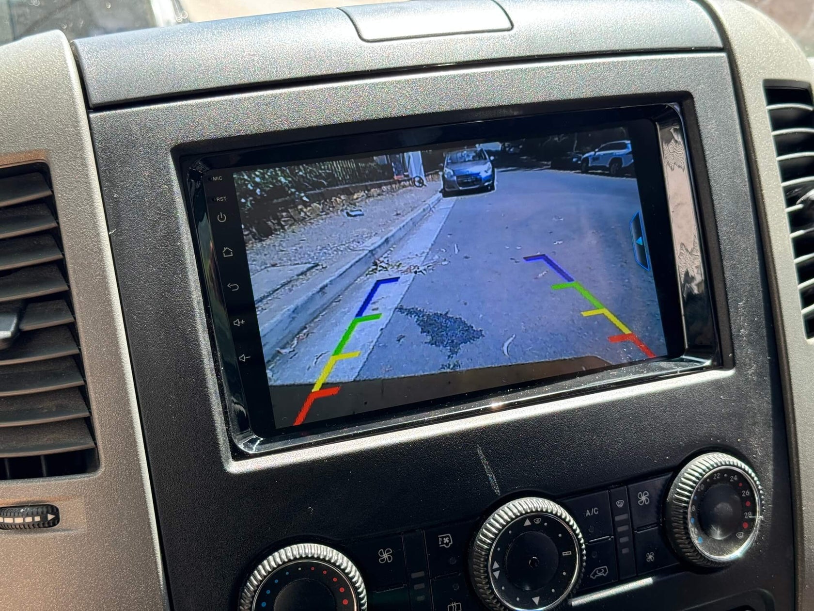 Mercedes Benz Viano 2008-2011 9 inch touchscreen aftermarket upgrade stereo wireless CarPlay and wireless Android Auto