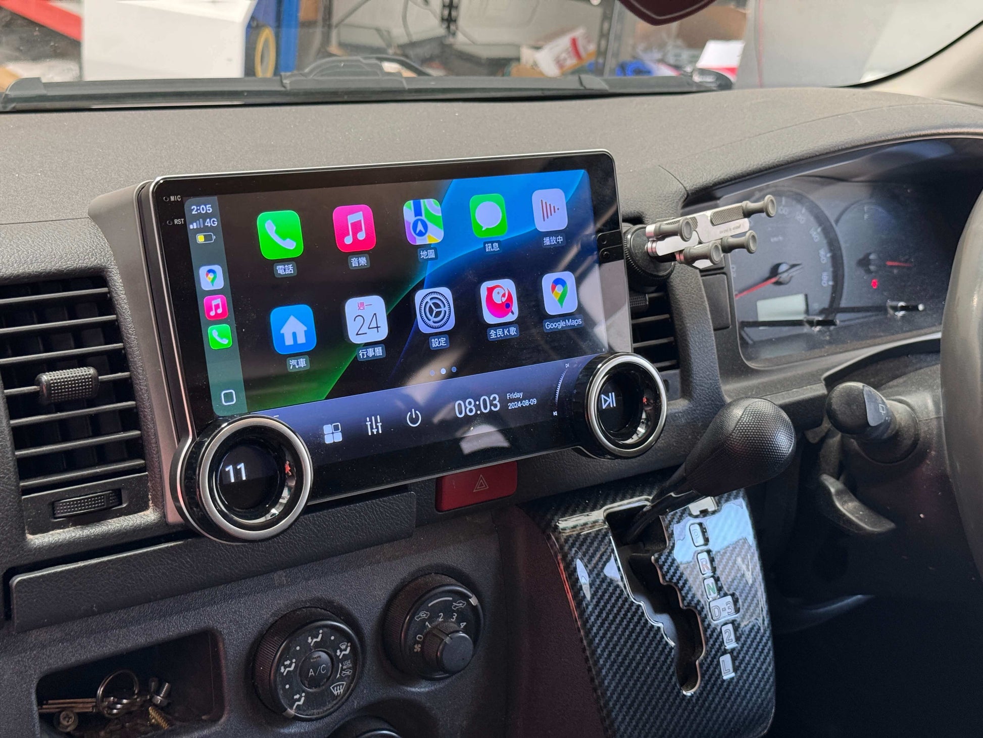 Toyota Hiace 2005-2019 10.1  Dual Knob Control GPS Bluetooth Wireless Apple CarPlay Android Auto Stereo Radio