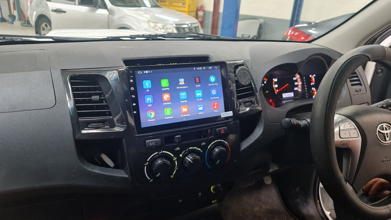Toyota Hilux 2005-2016 Workmate SR5 GPS Wireless Apple CarPlay Stereo GPS Camera Android Auto