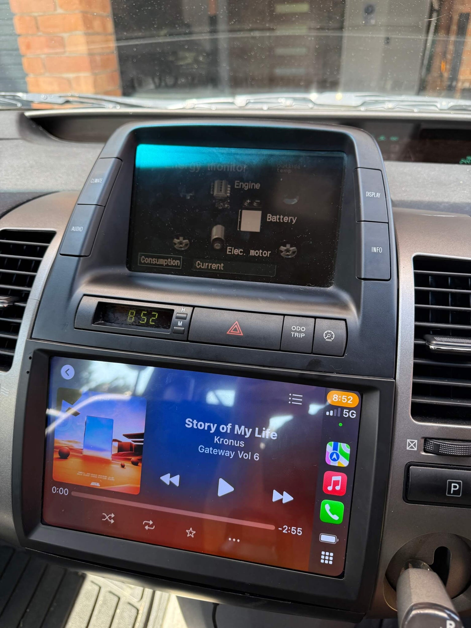 An aftermarket GPS wireless stereo radio with Apple CarPlay and Android Auto interface installed in a vehicle's dashboard.