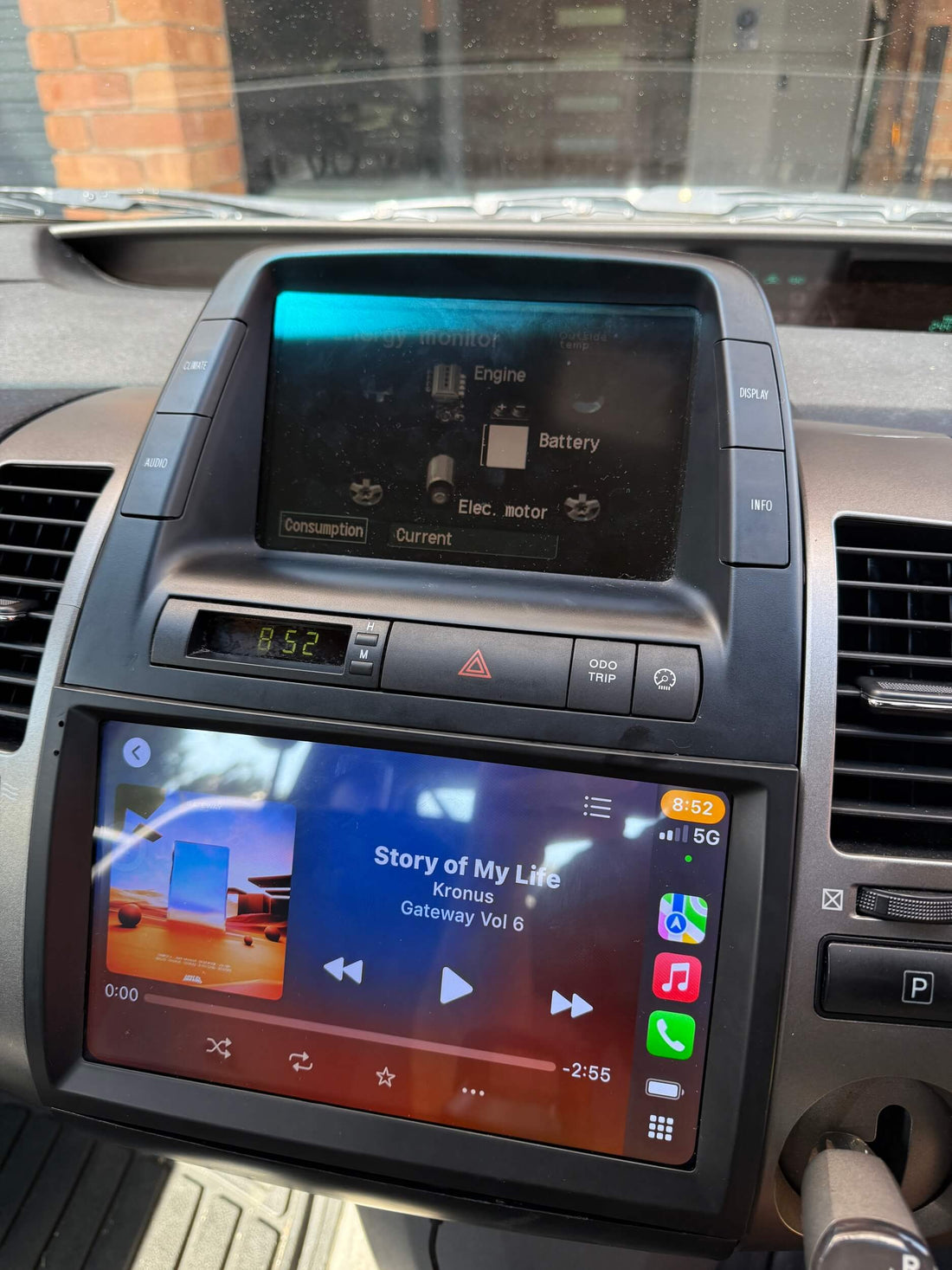 An aftermarket GPS wireless stereo radio with Apple CarPlay and Android Auto interface installed in a vehicle's dashboard.