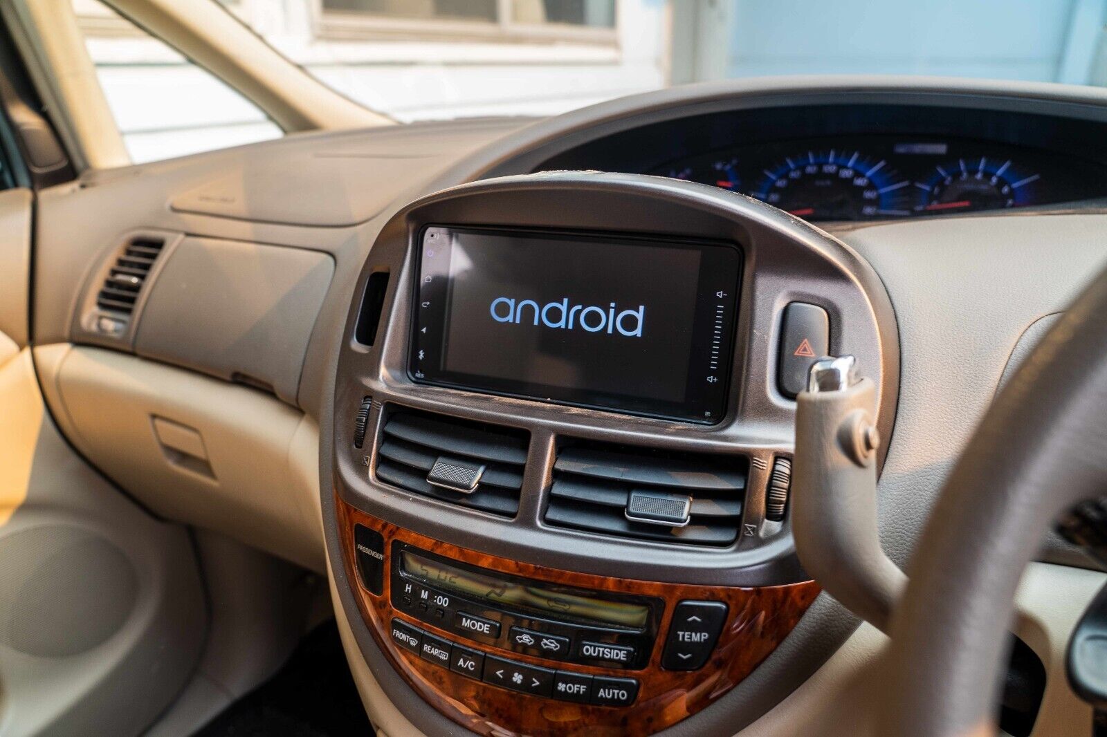 Toyota Tarago 2000-2005 GPS Bluetooth Apple CarPlay Android Auto Stereo Upgrade Headunit USB radio